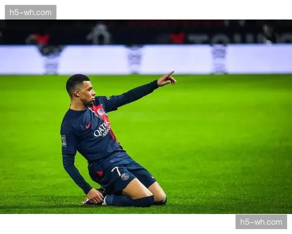 皇马官方宣布姆巴佩今夏自由转会加盟，签约五年